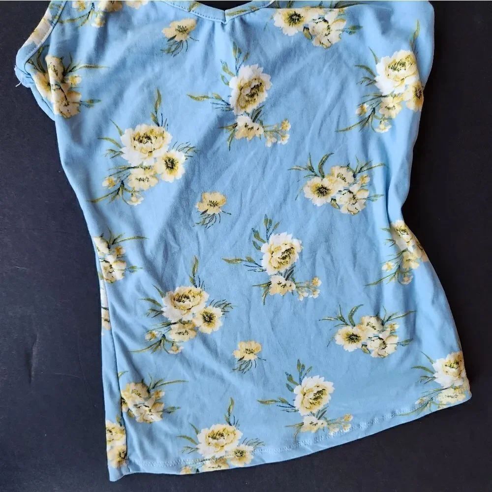 Rue 21 Soft Floral Tank - Picture 4 of 8